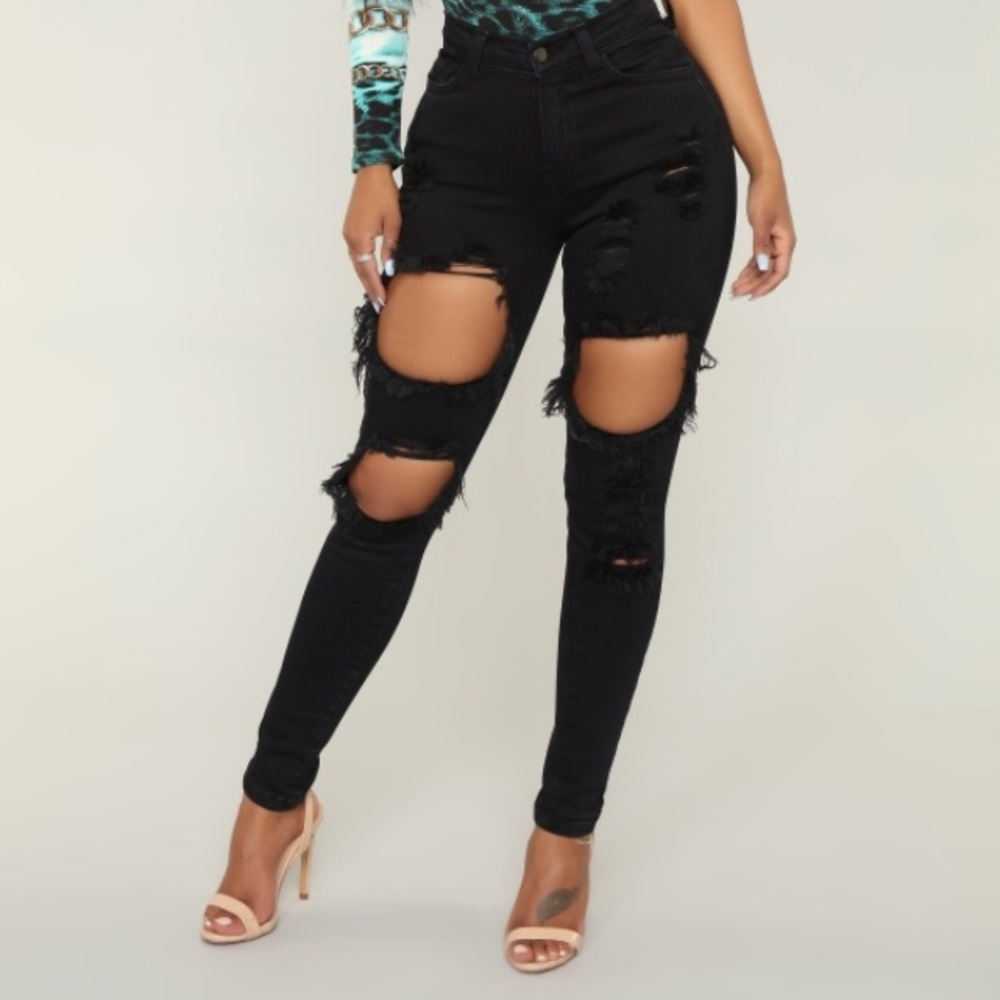 FAHION NOVA Ripped Jeans. Size 9.